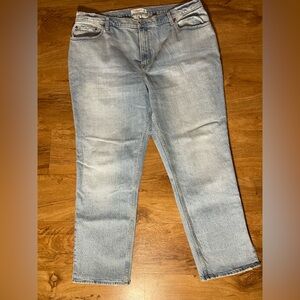 Abercrombie 90’s Straight Ultra High Rise 35/20 Short Light Blue Denim Jeans